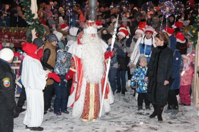 В рязанском Лесопарке главный Дед Мороз открыл Новогоднюю деревню